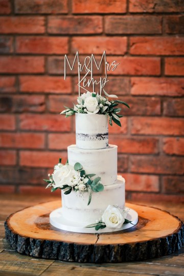 ivory and white flowers for wedding cake  - avalanche rose - lisianthus - hydrangea - wedding at wooten park wedding venue 