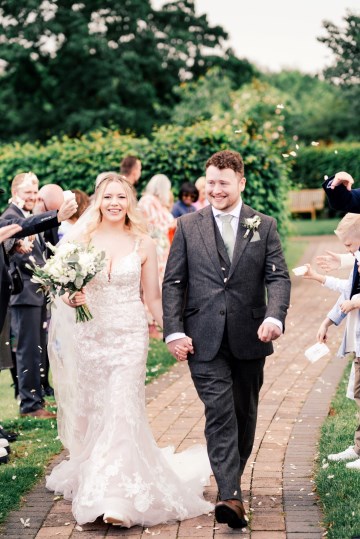 ivory and white wedding flowers - ivory avalanche roses - lisianthus - hydrangea - bridal bouquet - wedding at Wooten Park Wedding Venue 