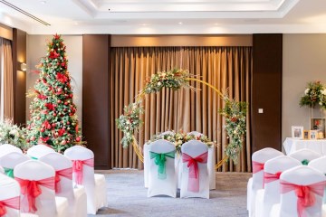 christmas wedding in solihull - festive wedding flowers - ivory and ruby wedding flowers - moongate flowers - ceremony flowers 