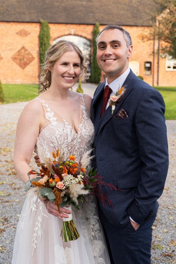 autumnal bridal bouquet - autumnal wedding flowers - shustoke farm barns wedding coleshill