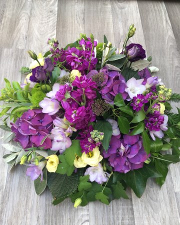 purple and lilac posy display - funeral tribute - posy design - purple and lilac flowers 