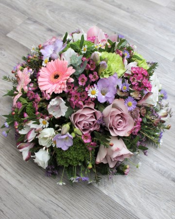 pink and lilac posy display - funeral tribute posy design - lilac rose pink germini green carnation -mixed pink lilac and green flowers 