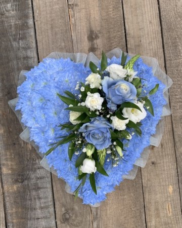 heart based in blue chysanthemums with a blue and white spray 